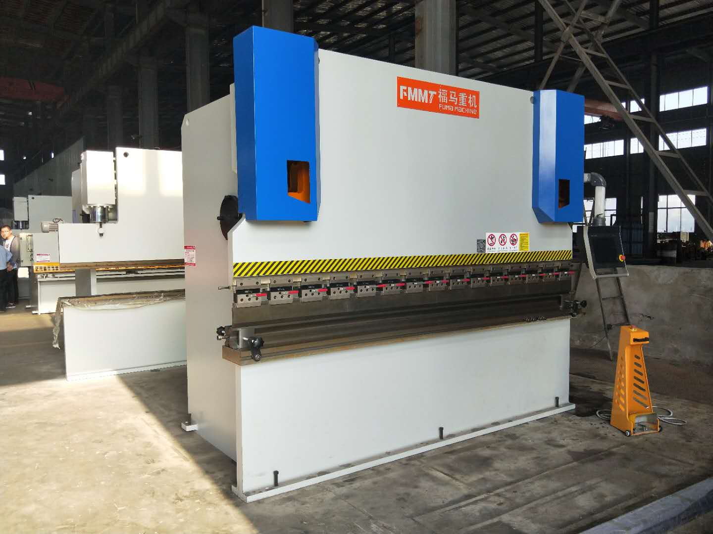 設(shè)備正、側(cè)面